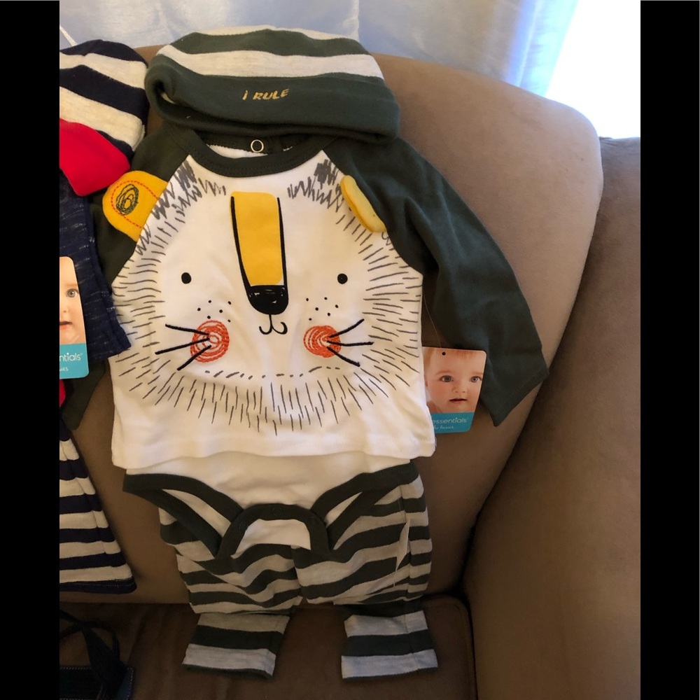 Adorable 3-piece little lion nwt. 9 mo